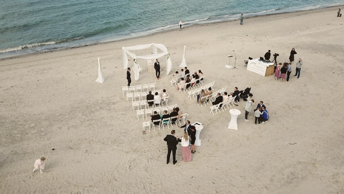 Luftaufnahme Trauung am Strand